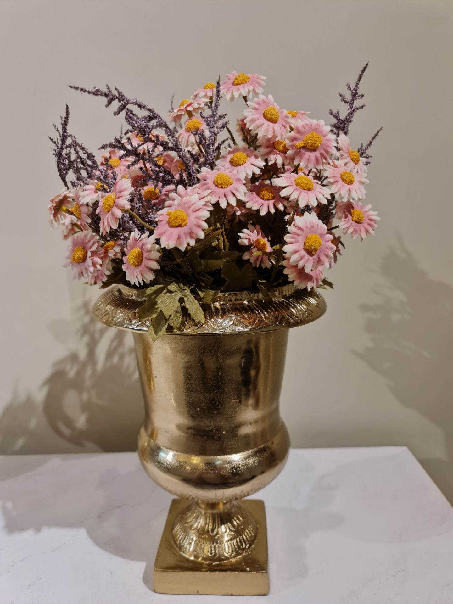 گلدان پایه دار