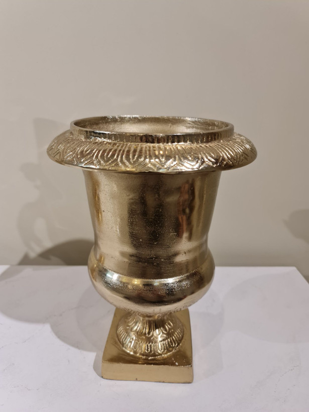 گلدان پایه دار